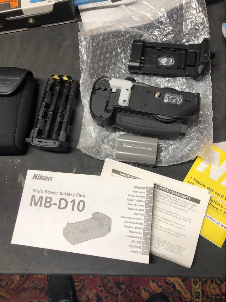 Nikon MB-D10 battery pack