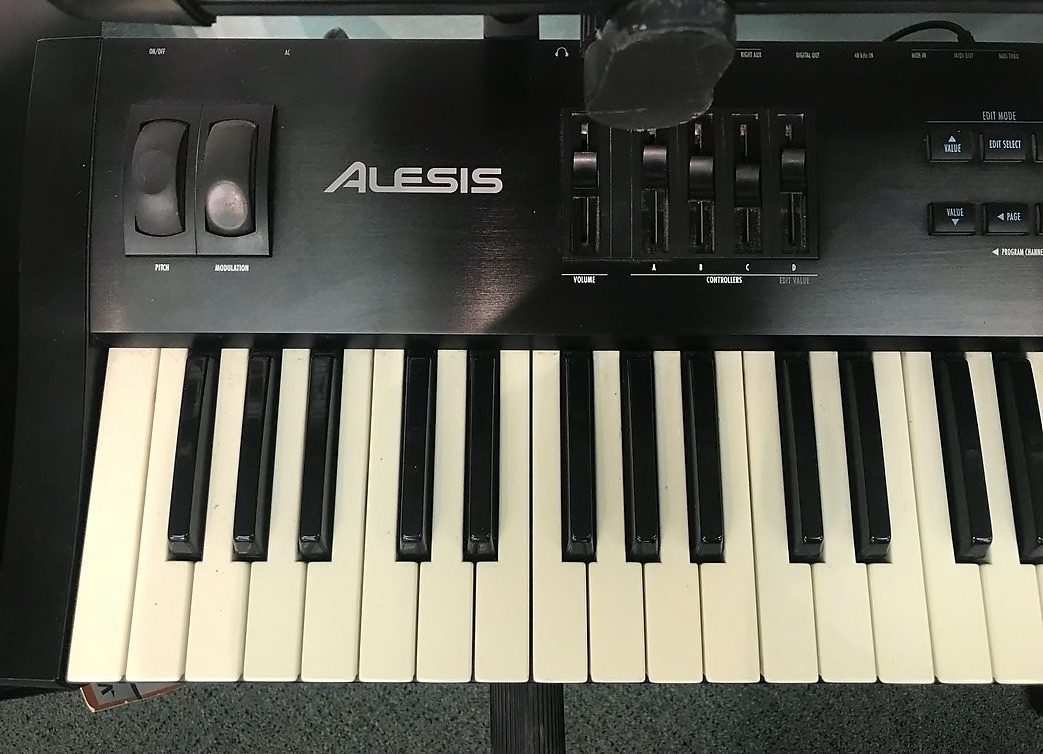 Alesis QS7 additional photo thumbnail