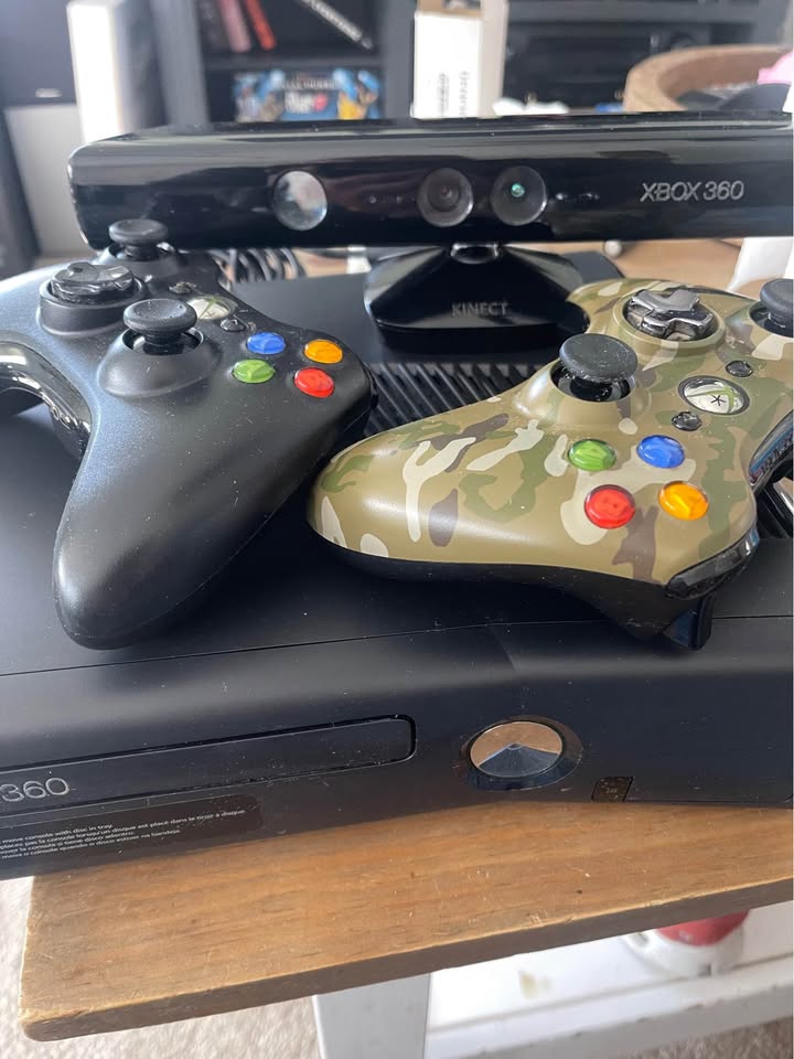 XBOX 360 w/ Kinect and games