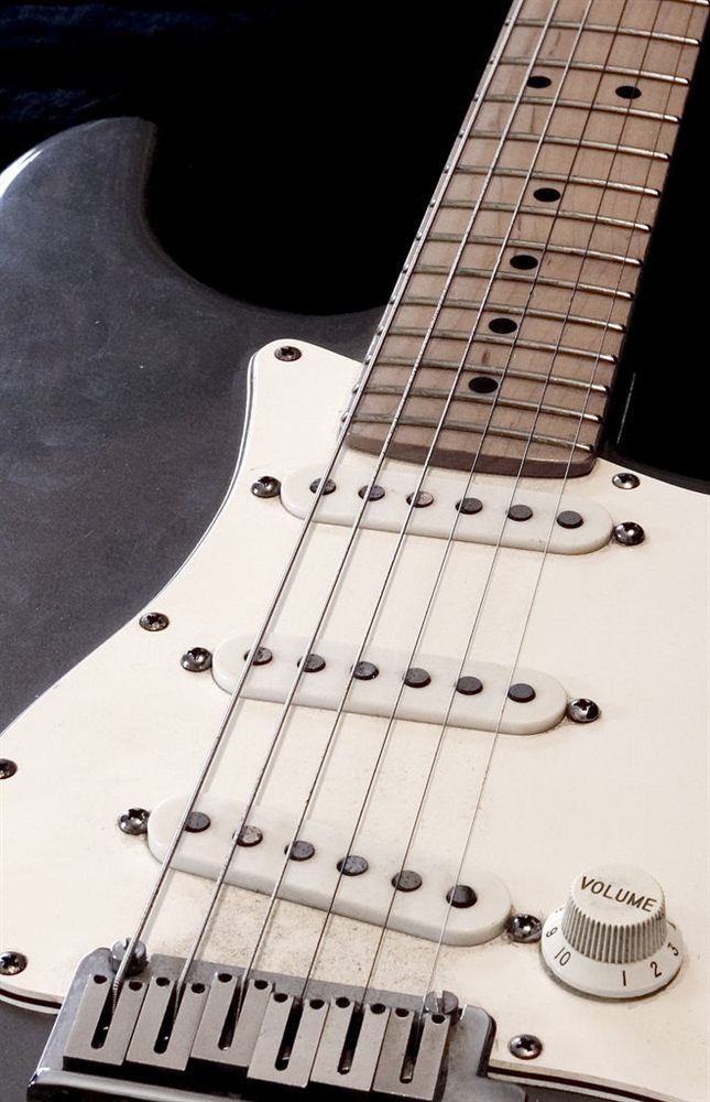 Output Jacks and Scratchy Controls
